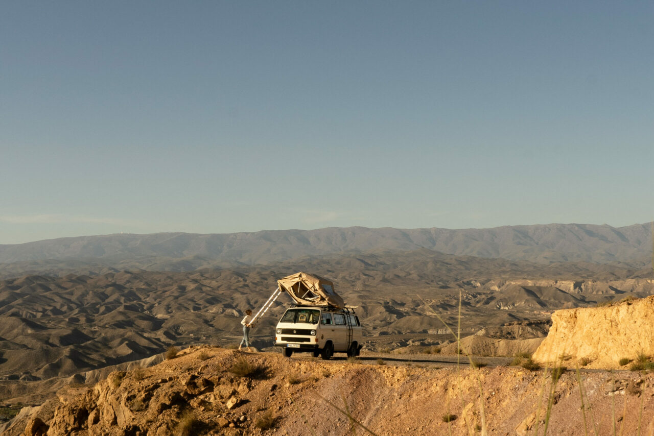 Dachzelt-Stellplatz in der Wüste Tabernas