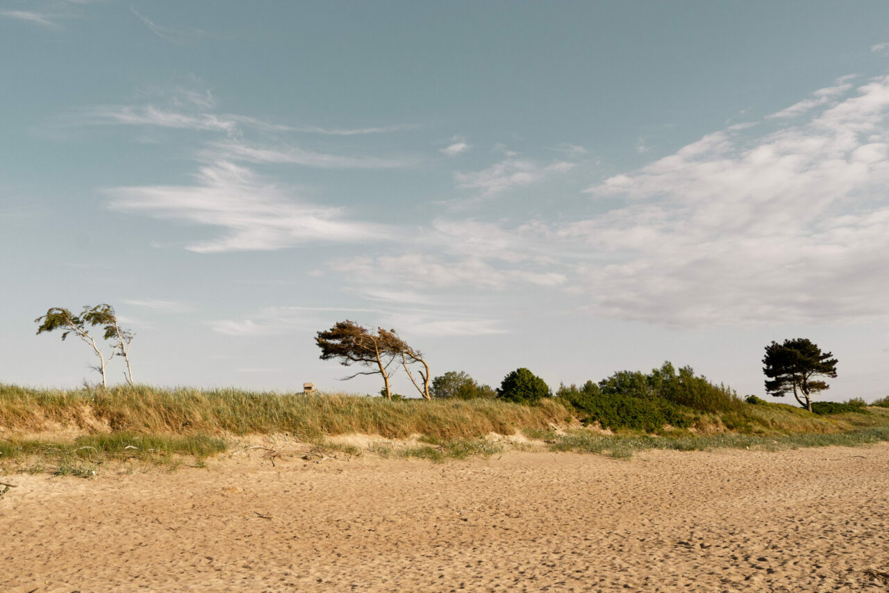 Dachzelt-Reise Ostsee Polen Dachzelt am Strand hinter einer Düne